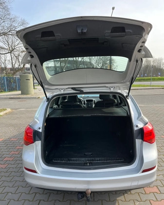 Opel Astra cena 21990 przebieg: 235000, rok produkcji 2011 z Gliwice małe 596